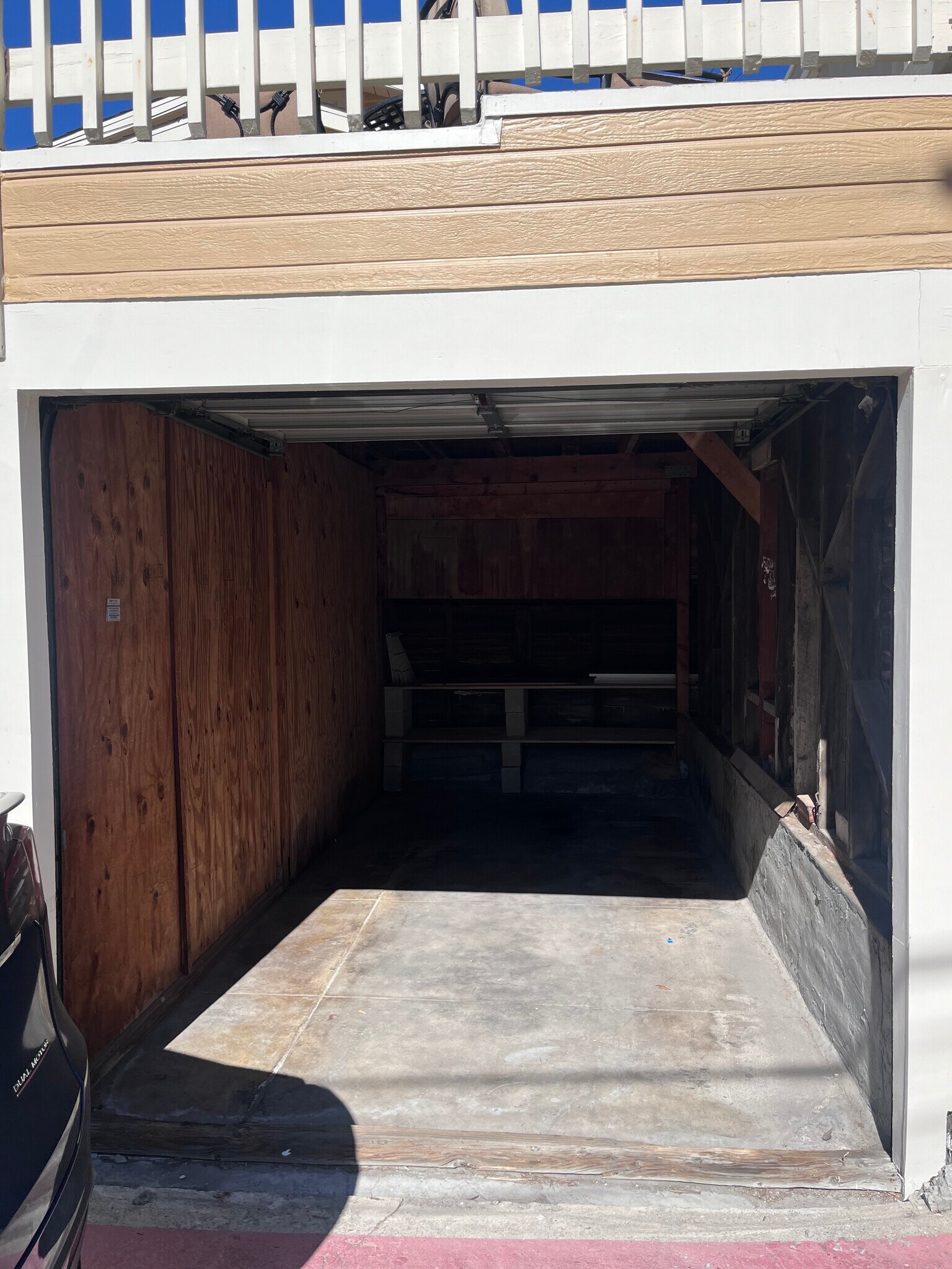 Garage - 182 1st St