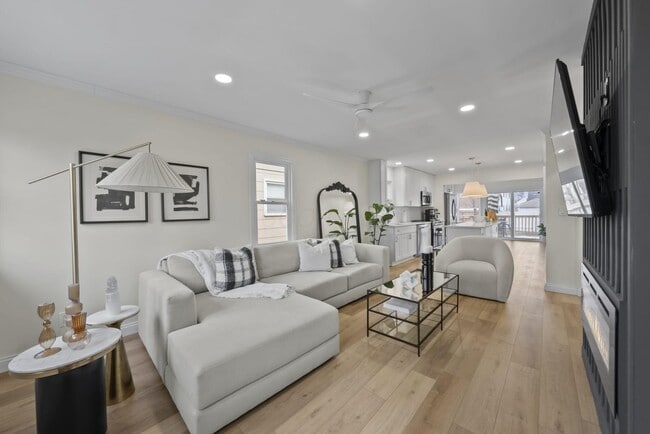 Building Photo - 111 Rosslyn Ave