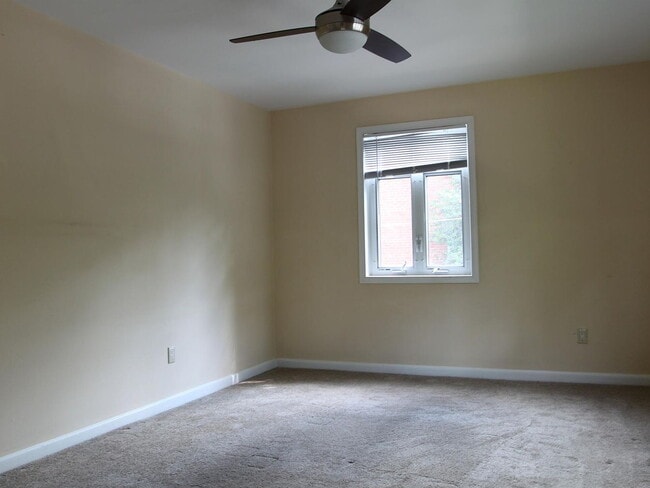 Building Photo - "Charming 2-Bed Retreat in Bethesda with Spacious Living – 842 Sq Ft of Comfort!"