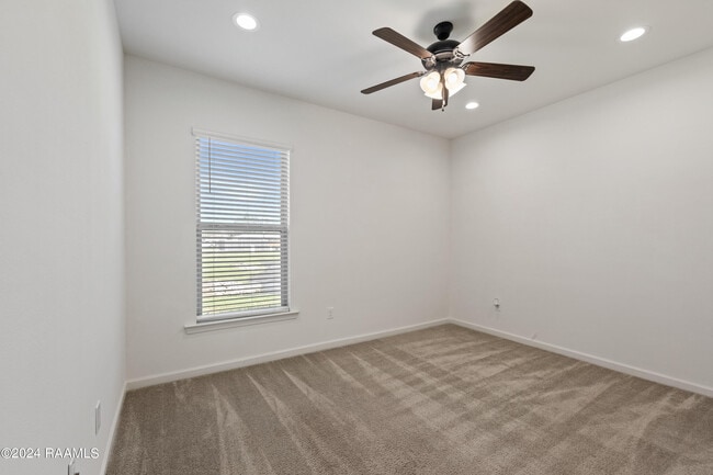 Building Photo - 109 Springsteen Ln