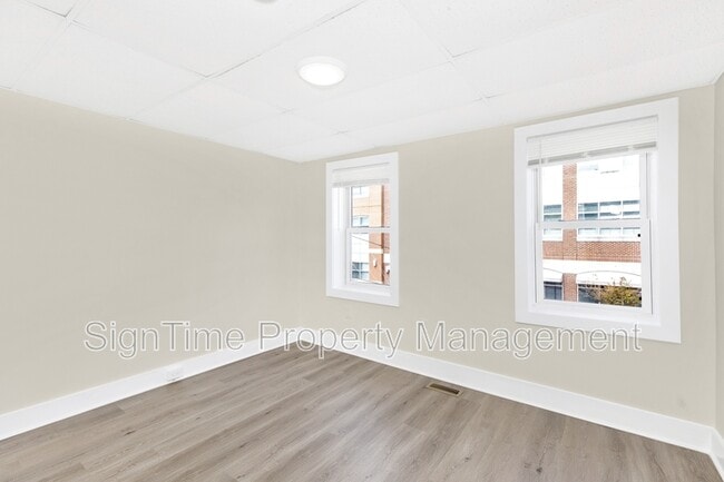 Building Photo - 152 E South St