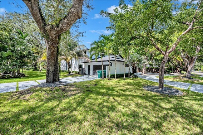 Building Photo - 11340 SW 74th Ct