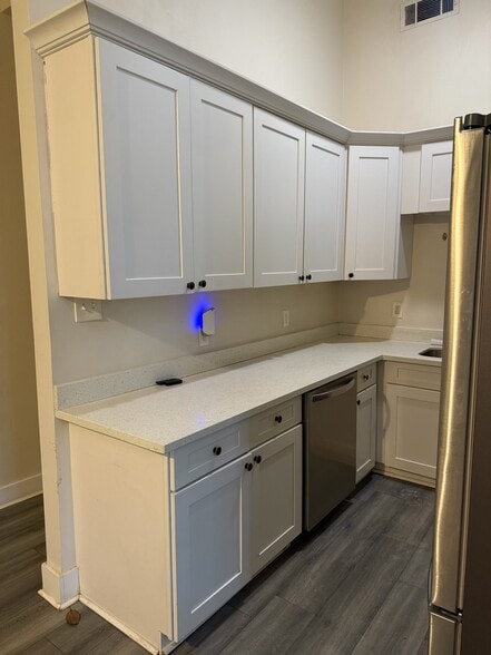 Building Photo - 1008 Josephine St