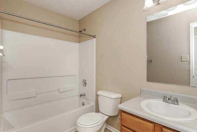 Building Photo - 15213 Beam St