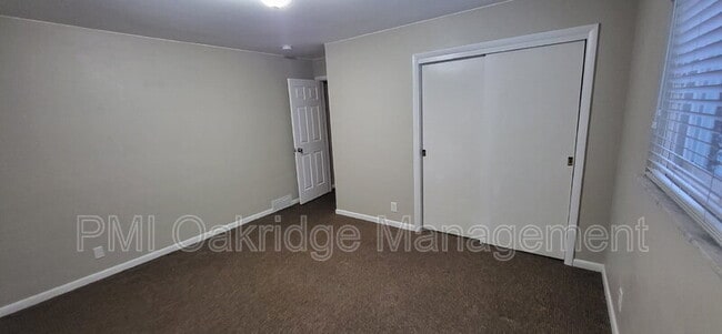 Building Photo - 205 Scott Ave