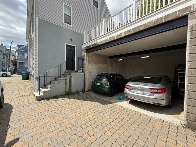 Building Photo - 24 Shapley Ave