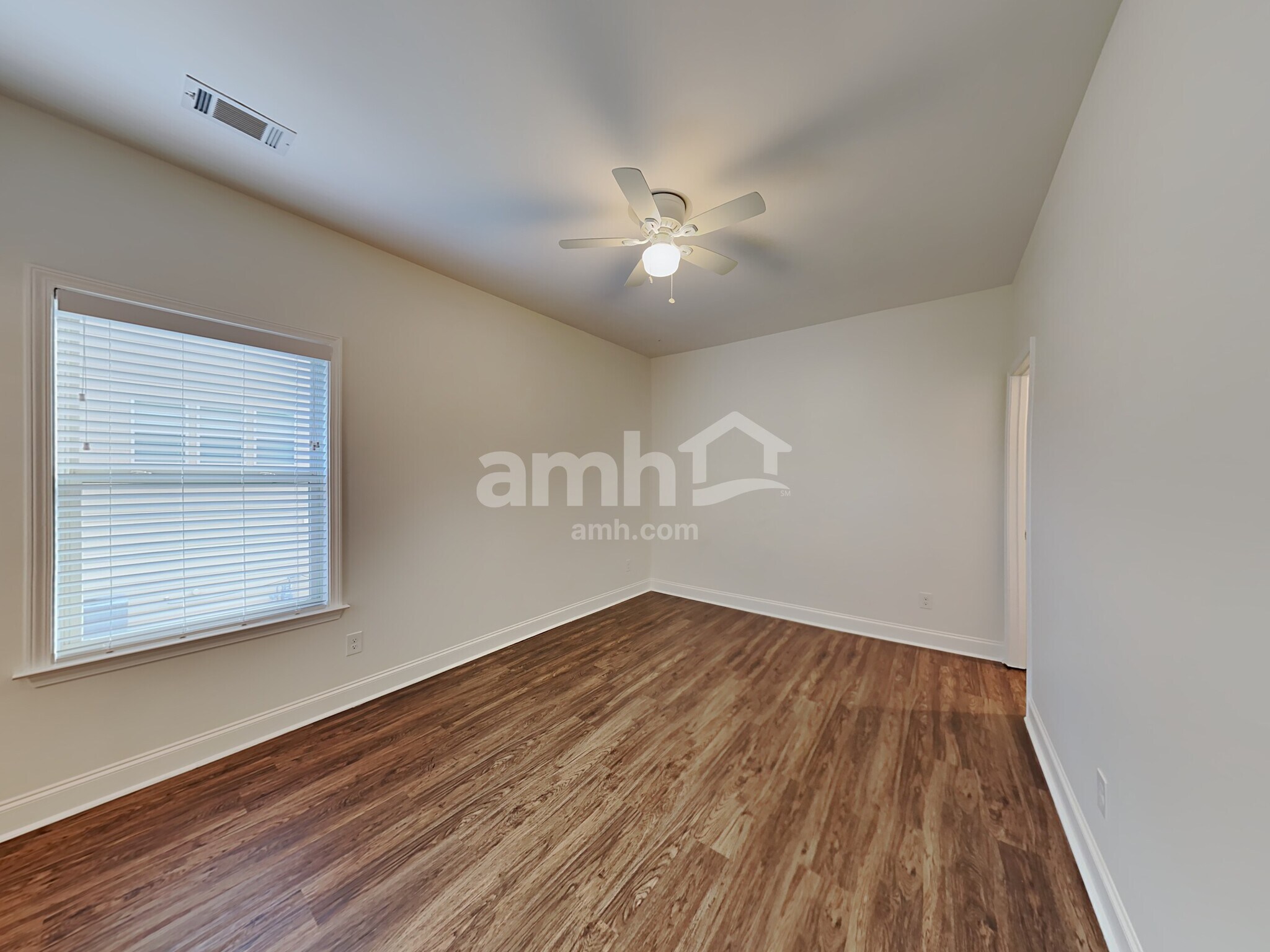 Building Photo - 5935 Hart Way