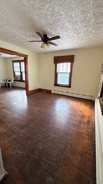 Building Photo - 27 Beechwood Ave