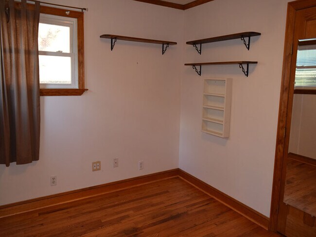 Building Photo - 241 Sunset Dr