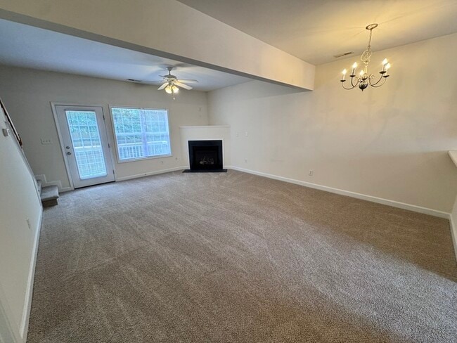 Building Photo - HUGE 3 Bed 3.5 Bath 3 Story Town Home, AVA...