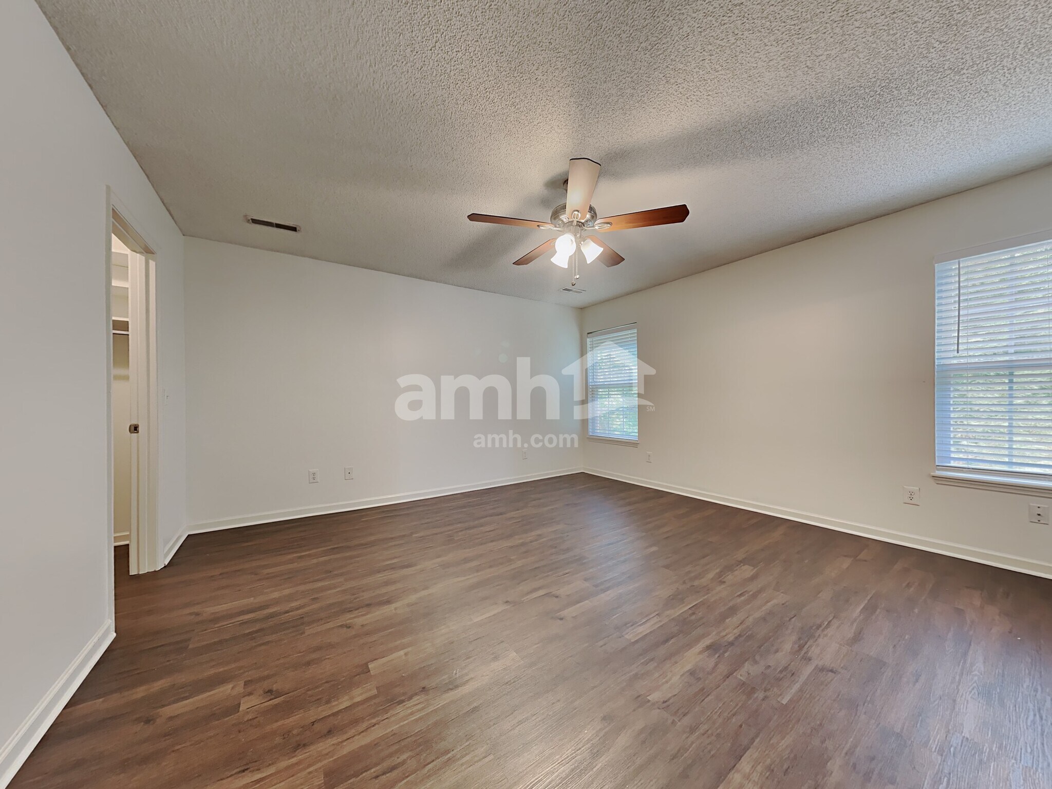 Building Photo - 325 Sunburst Way