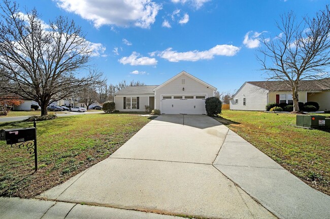 Primary Photo - Lovely Three Bedroom Ranch Home in Indian ...