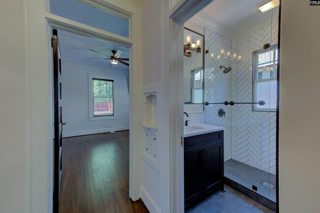 Building Photo - 2405 Sumter St