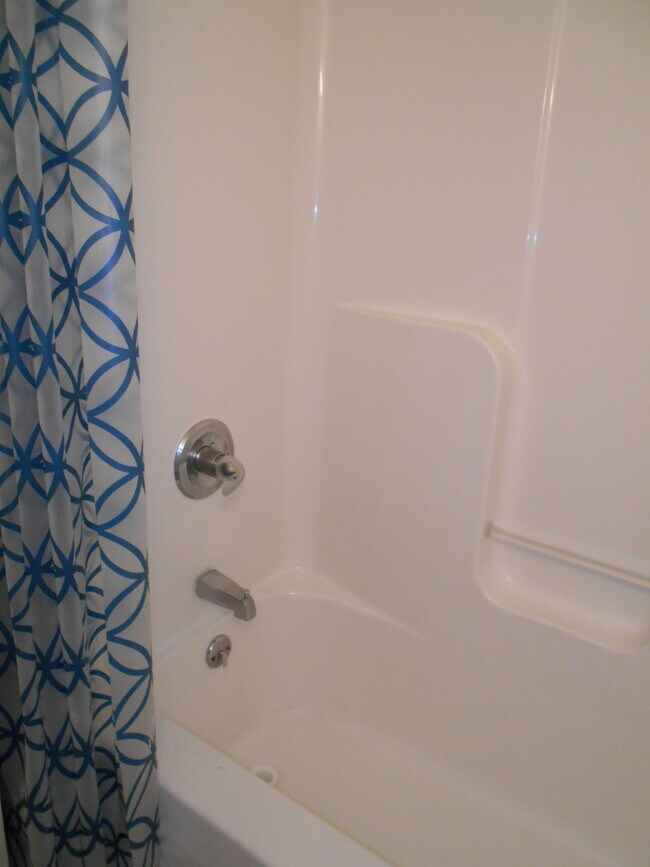 Building Photo - 804 S Crestway St