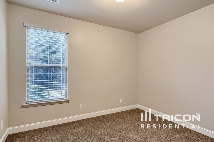 Building Photo - 239 Huntleigh Chase Dr