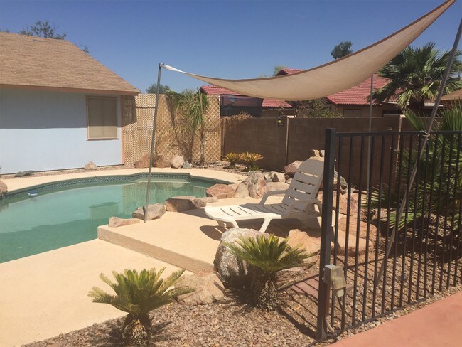 Building Photo - 465 E Providence Dr