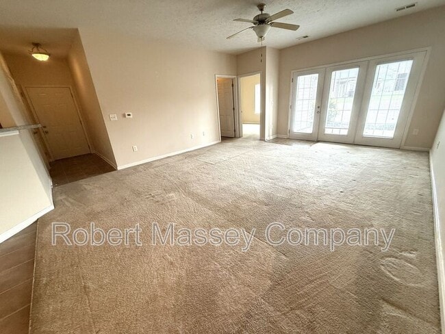 Building Photo - 9400 Clubview Dr