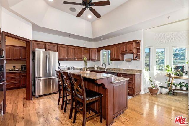 Building Photo - 10827 Pacific View Dr