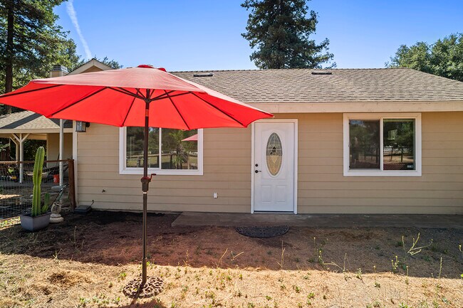 Building Photo - 2629 N Twin Oaks Valley Rd