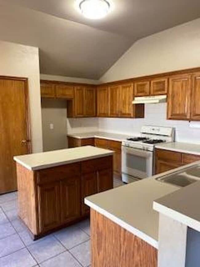Building Photo - Edmond Home for lease