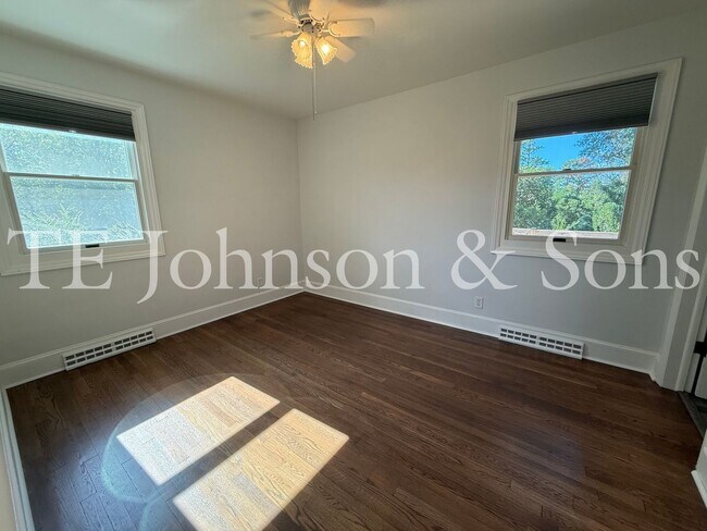 Building Photo - Three bedroom House with Large Lot in Country Setting