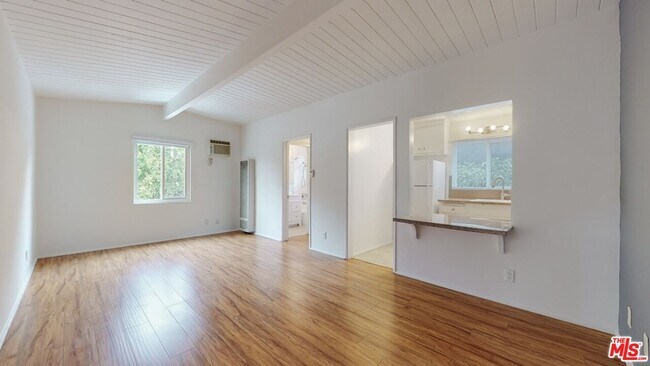 Building Photo - 10333 Santa Monica Blvd