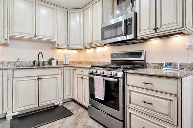 Building Photo - 3002 W Alline Ave