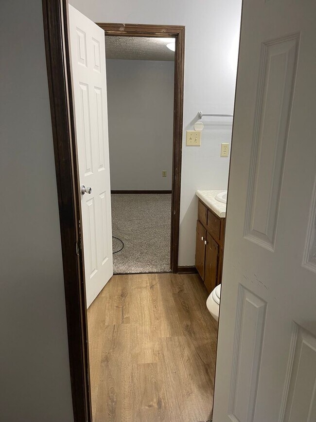 Building Photo - 2 bedroom, 1 bath duplex is located on a cul-de-sac near Cedar Shoals High School