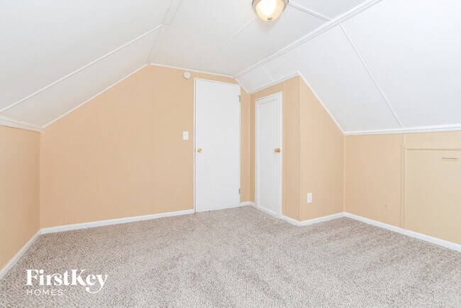 Building Photo - 714 Ivyhill Dr
