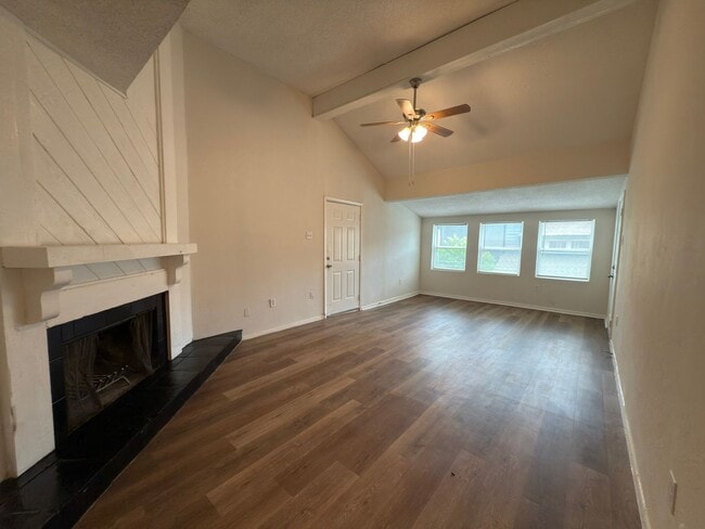 Building Photo - Charming 1 Bedroom Unit in Dallas!