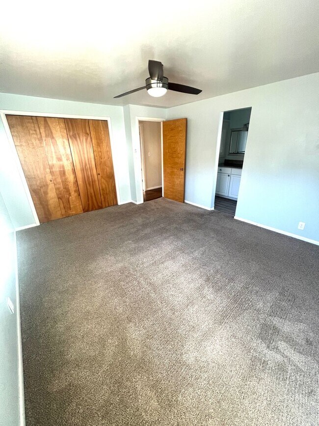 Building Photo - 701 S 19th Ave