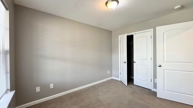 Building Photo - 2492 Feathersound Wy