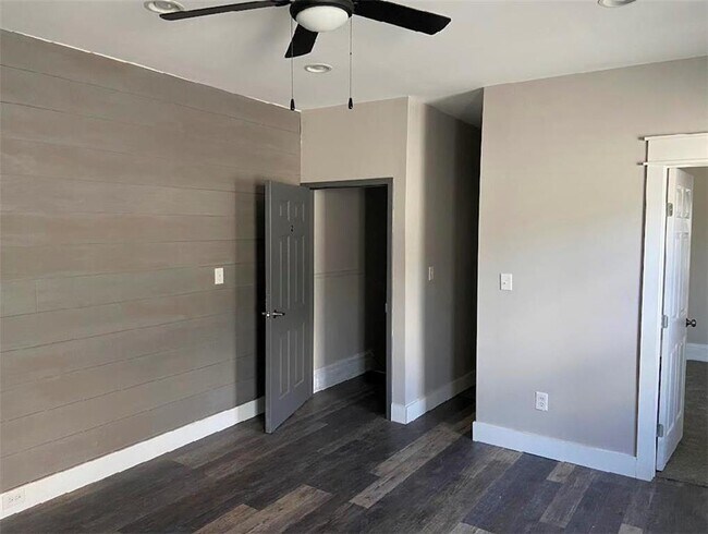 Building Photo - 339 N 6th St