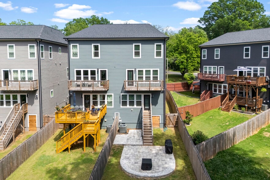 Building Photo - 2703 Parkway Ave