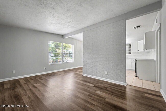 Building Photo - 7010 Arques Rd