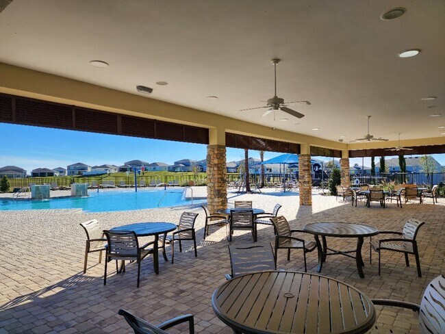 Building Photo - Gorgeous 3-Bedroom, 2-Bathroom Home in Cle...