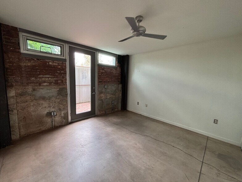 Building Photo - 1001 E 17th St