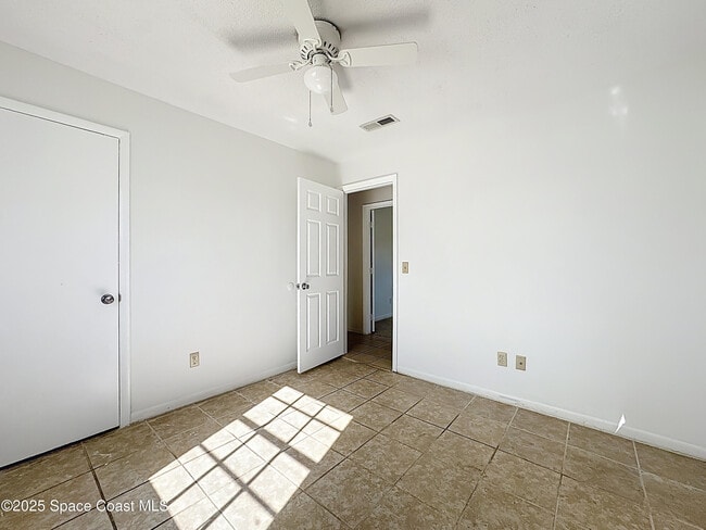 Building Photo - 1076 Coronado Dr