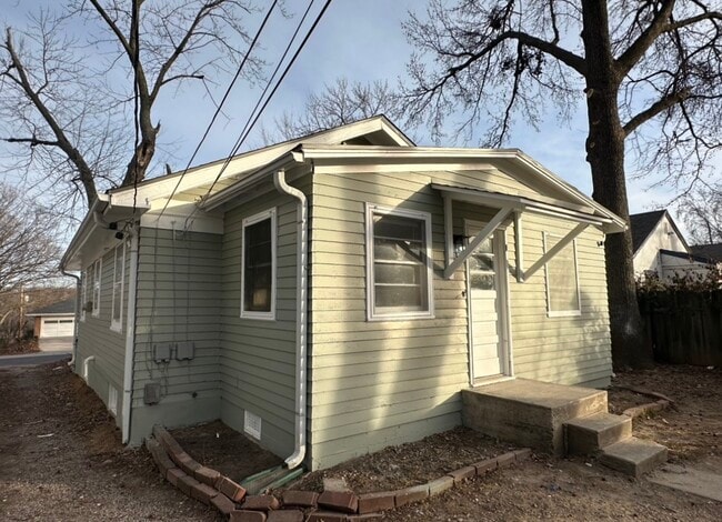 Building Photo - 126 S Willow Ave