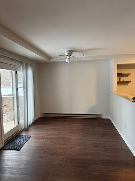 Building Photo - 261 Main St