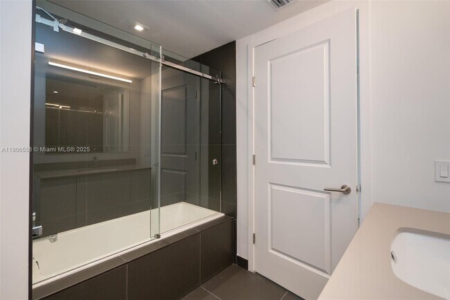 Building Photo - 1600 NE 1st Ave