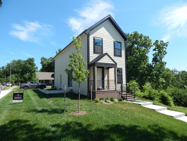 Primary Photo - 4339 Virginia Ave