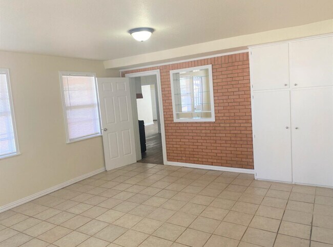 Building Photo - 4908 43rd St