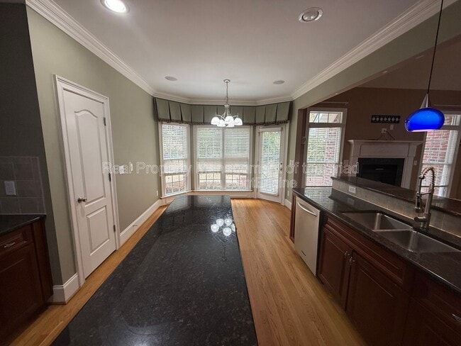 Building Photo - 2528 N Beech Ln