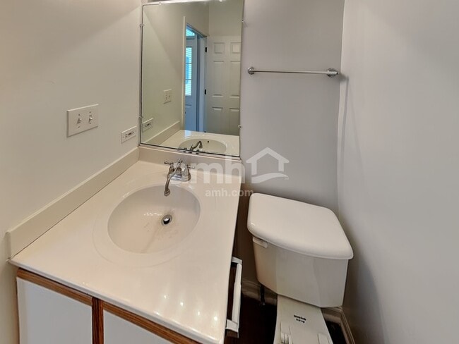 Building Photo - 2202 Henning Pl