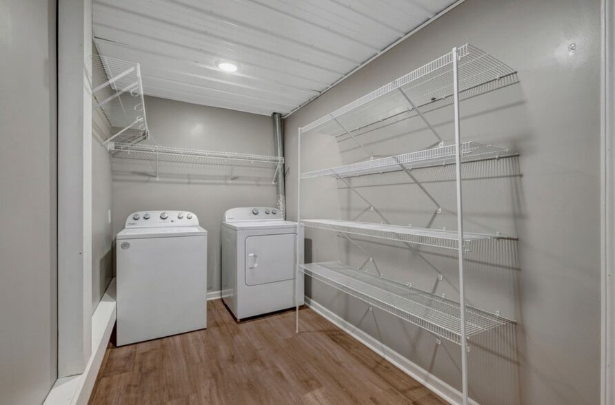 Building Photo - 5440 Eugene Kennedy Ln