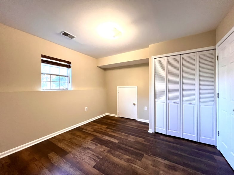 Building Photo - 9894 Burke Pond Ct