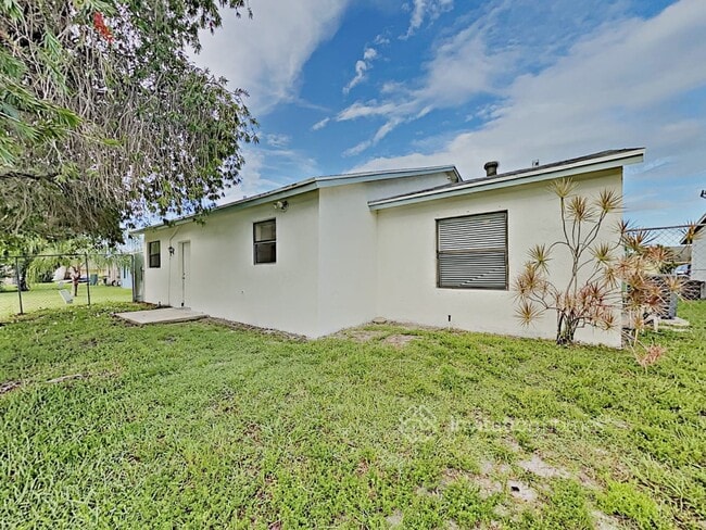 Building Photo - 5200 Edgecliff Ave
