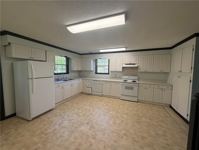 Building Photo - 4861 Hopewell Church Rd