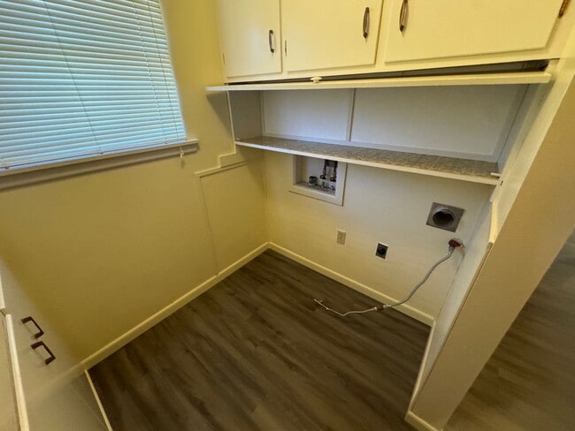 Building Photo - 550 E N 19th St